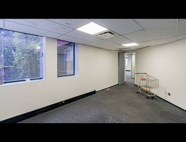 665M² OFFICE TO LET IN FERNDALE